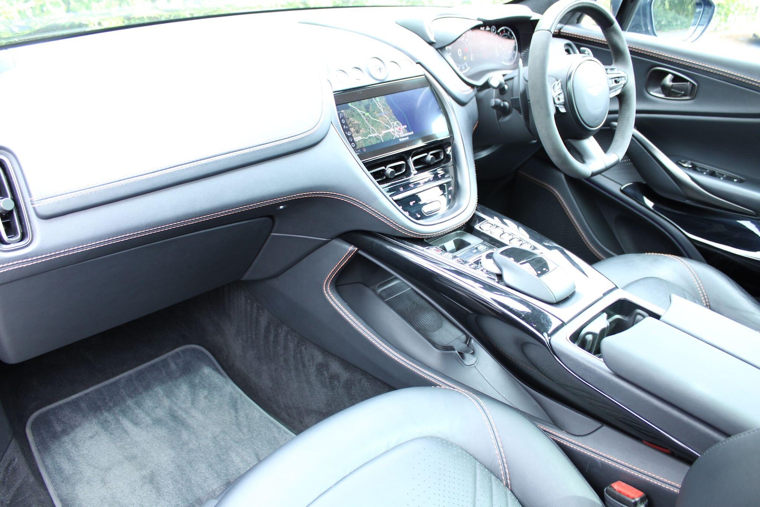 Used Aston Martin DBX 2021 for sale - 76337013: Photo 11