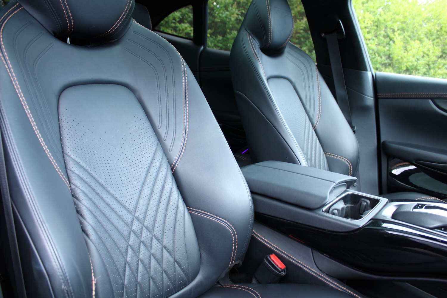 Used Aston Martin DBX 2021 for sale - 76337013: Photo 12