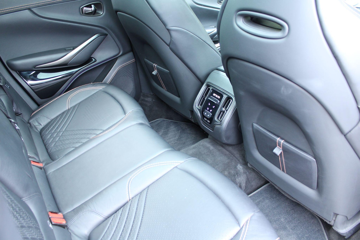 Used Aston Martin DBX 2021 for sale - 76337013: Photo 14