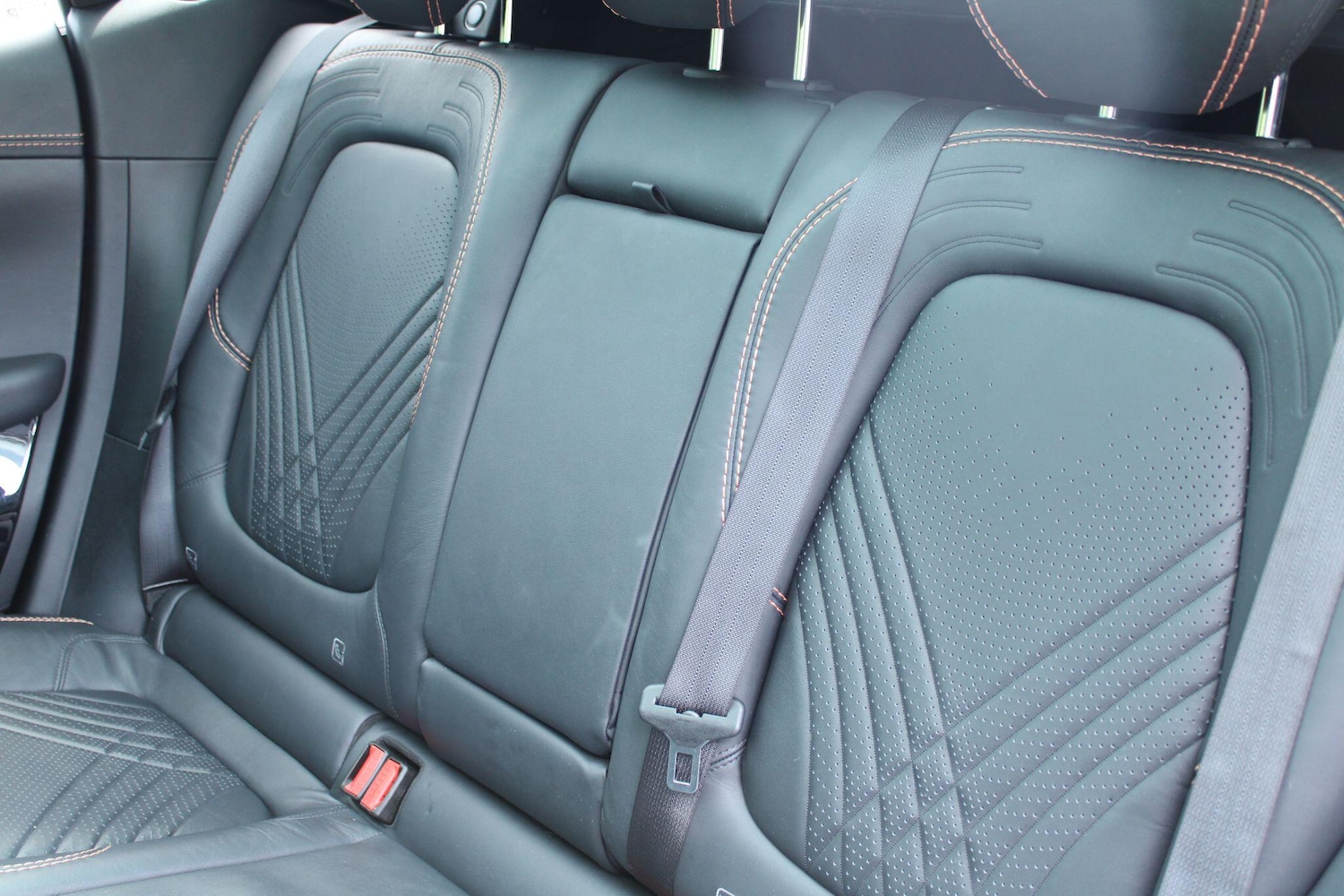 Used Aston Martin DBX 2021 for sale - 76337013: Photo 16