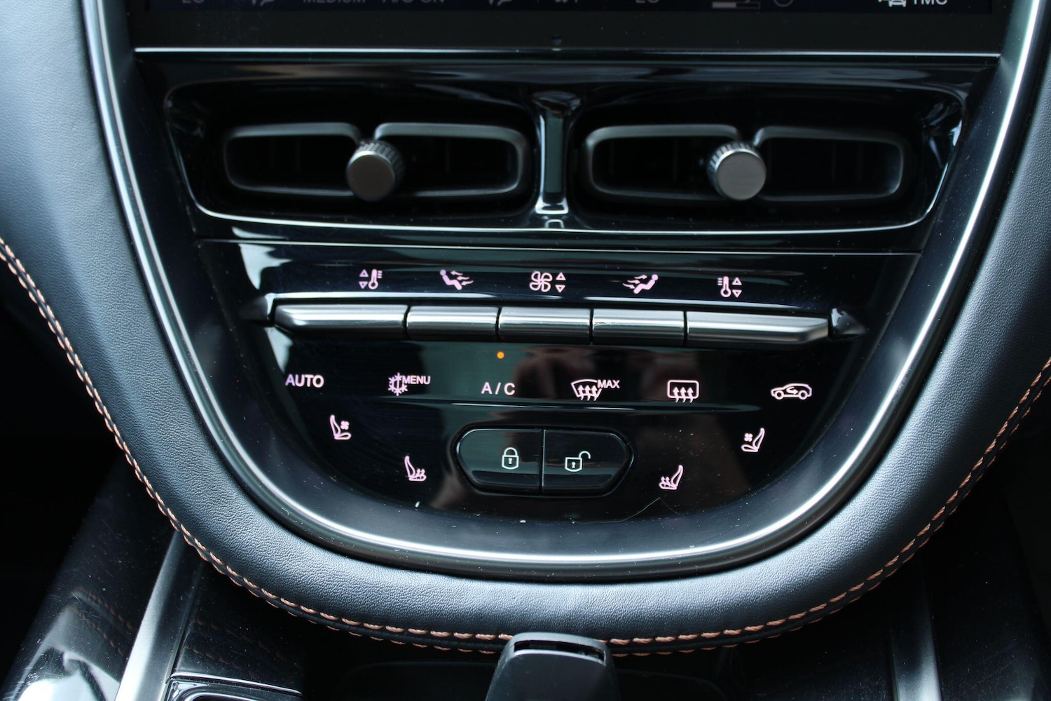 Used Aston Martin DBX 2021 for sale - 76337013: Photo 18