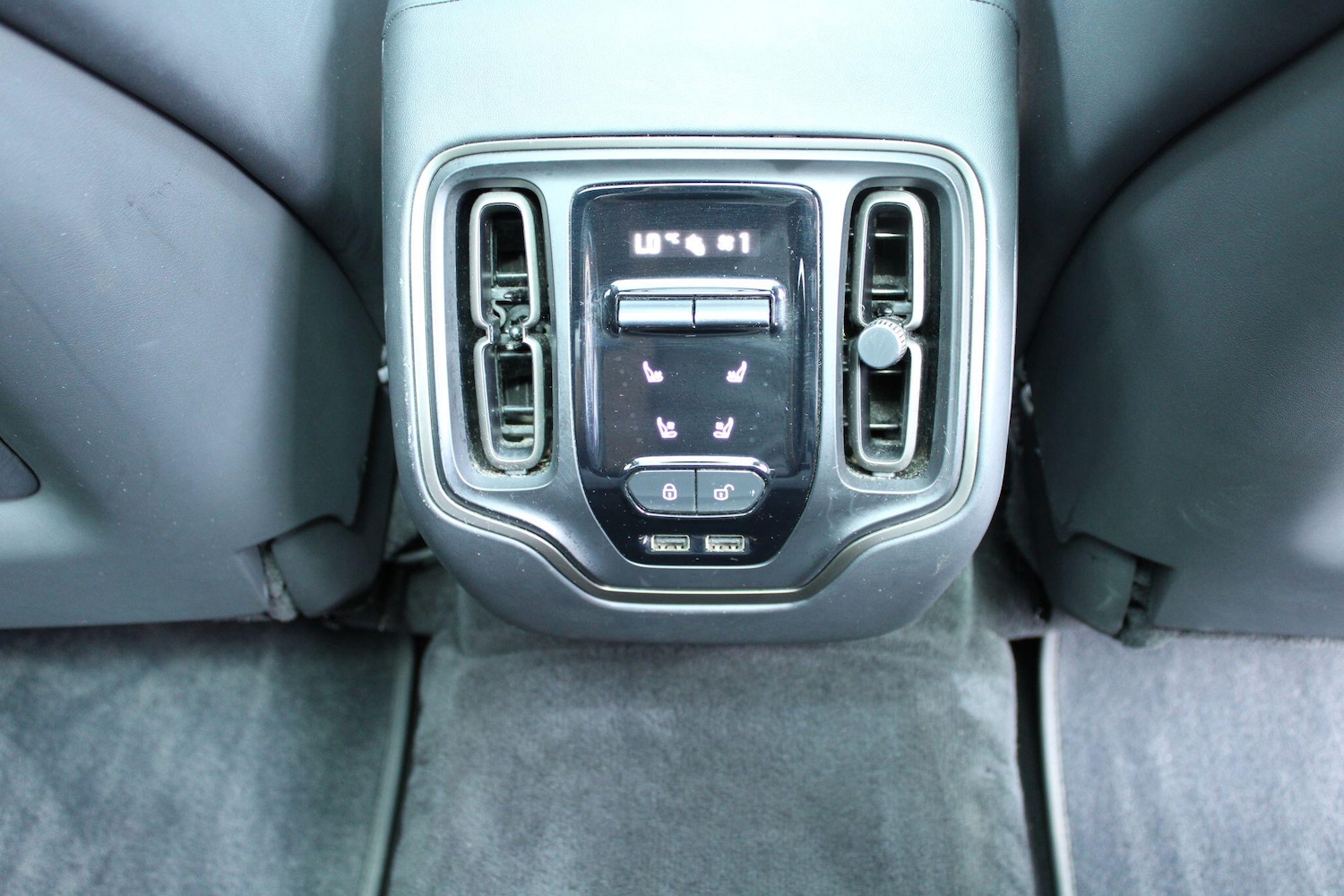 Used Aston Martin DBX 2021 for sale - 76337013: Photo 19