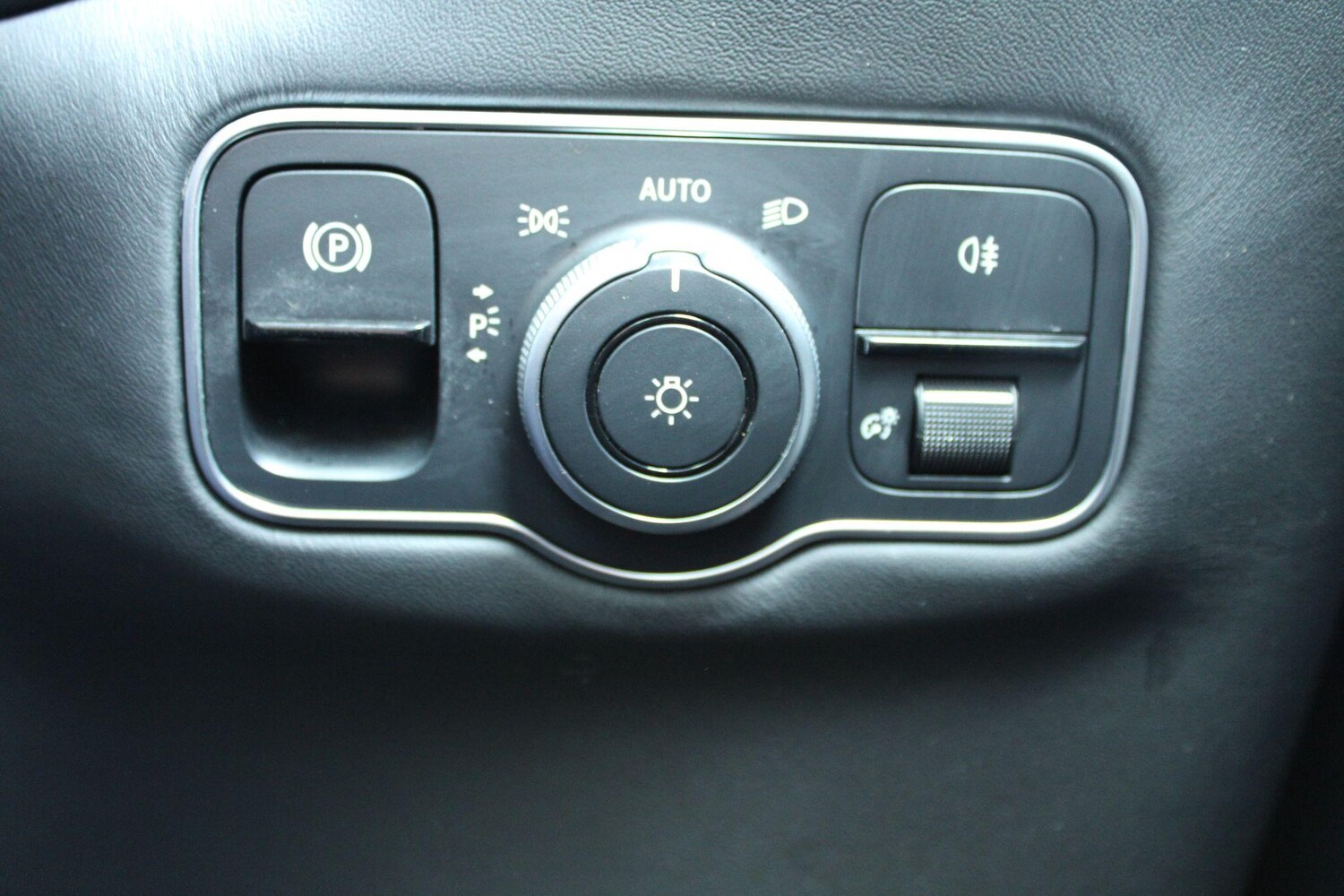 Used Aston Martin DBX 2021 for sale - 76337013: Photo 21