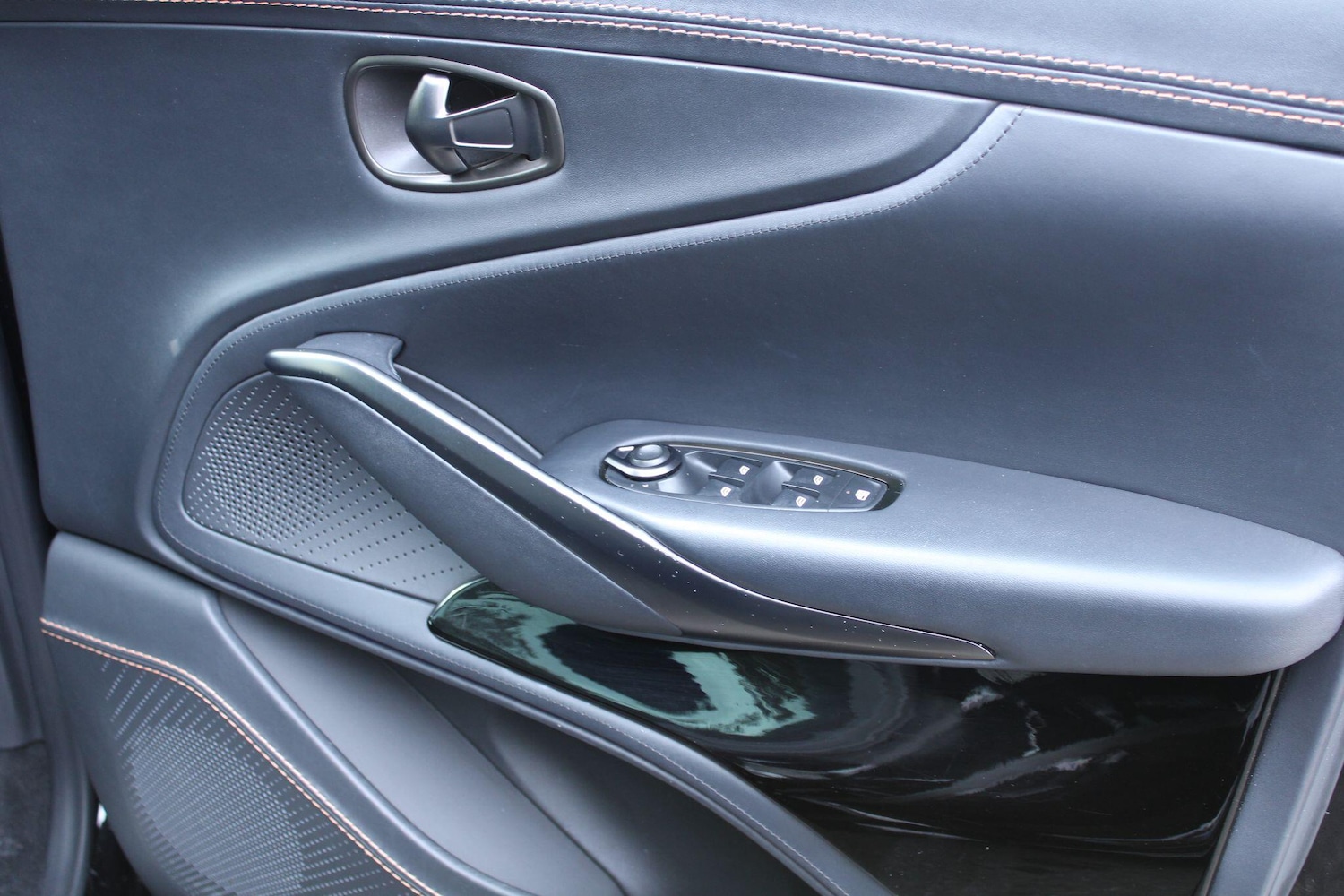 Used Aston Martin DBX 2021 for sale - 76337013: Photo 22