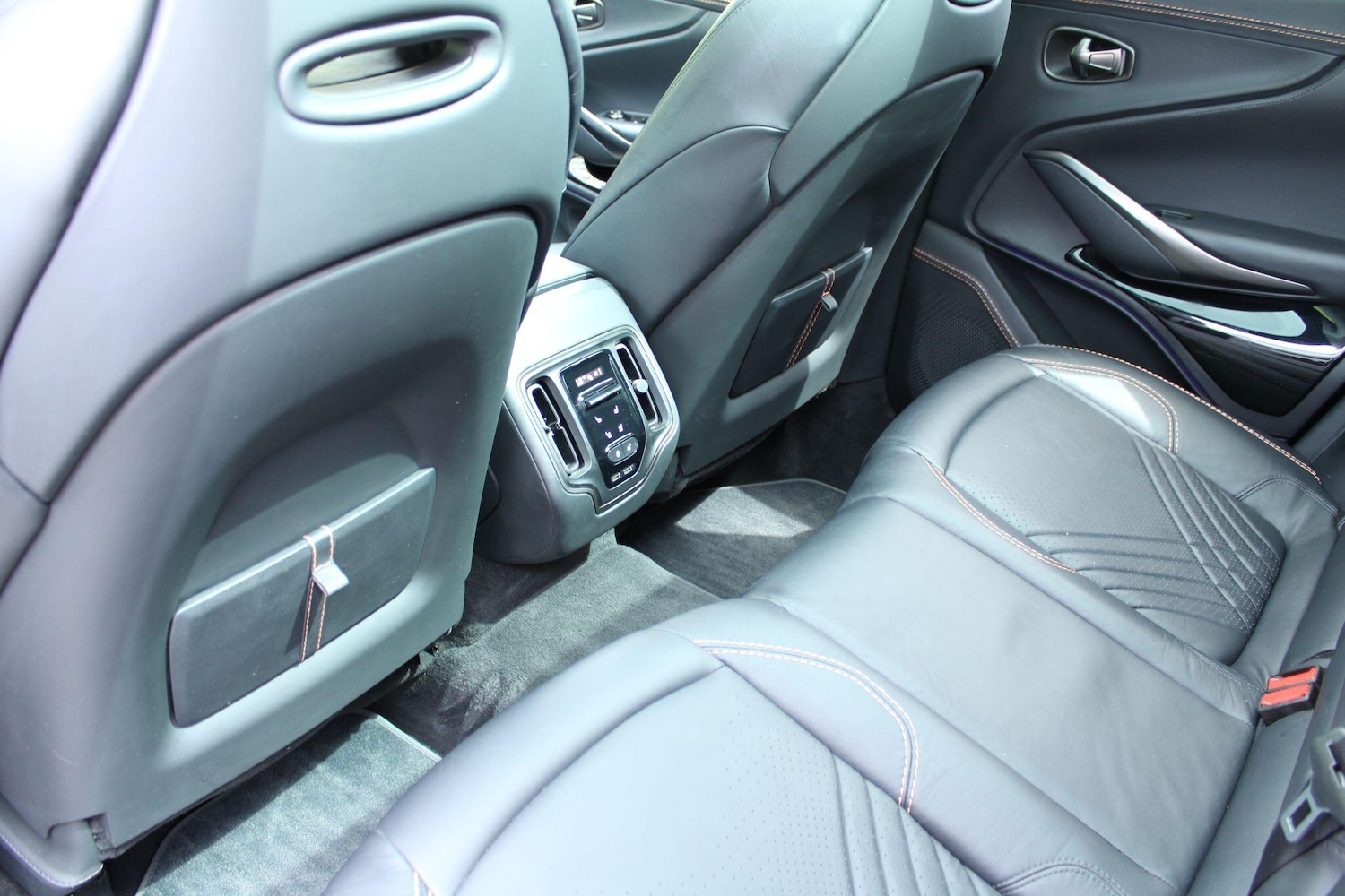 Used Aston Martin DBX 2021 for sale - 76337013: Photo 39