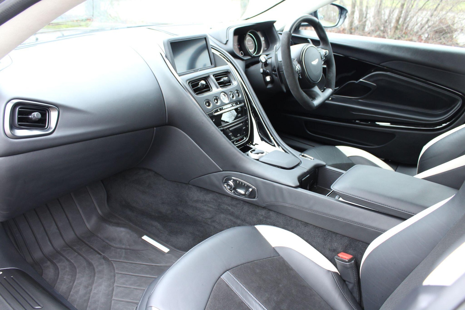 Used Aston Martin DB11 2023 for sale - 77478642: Photo 10