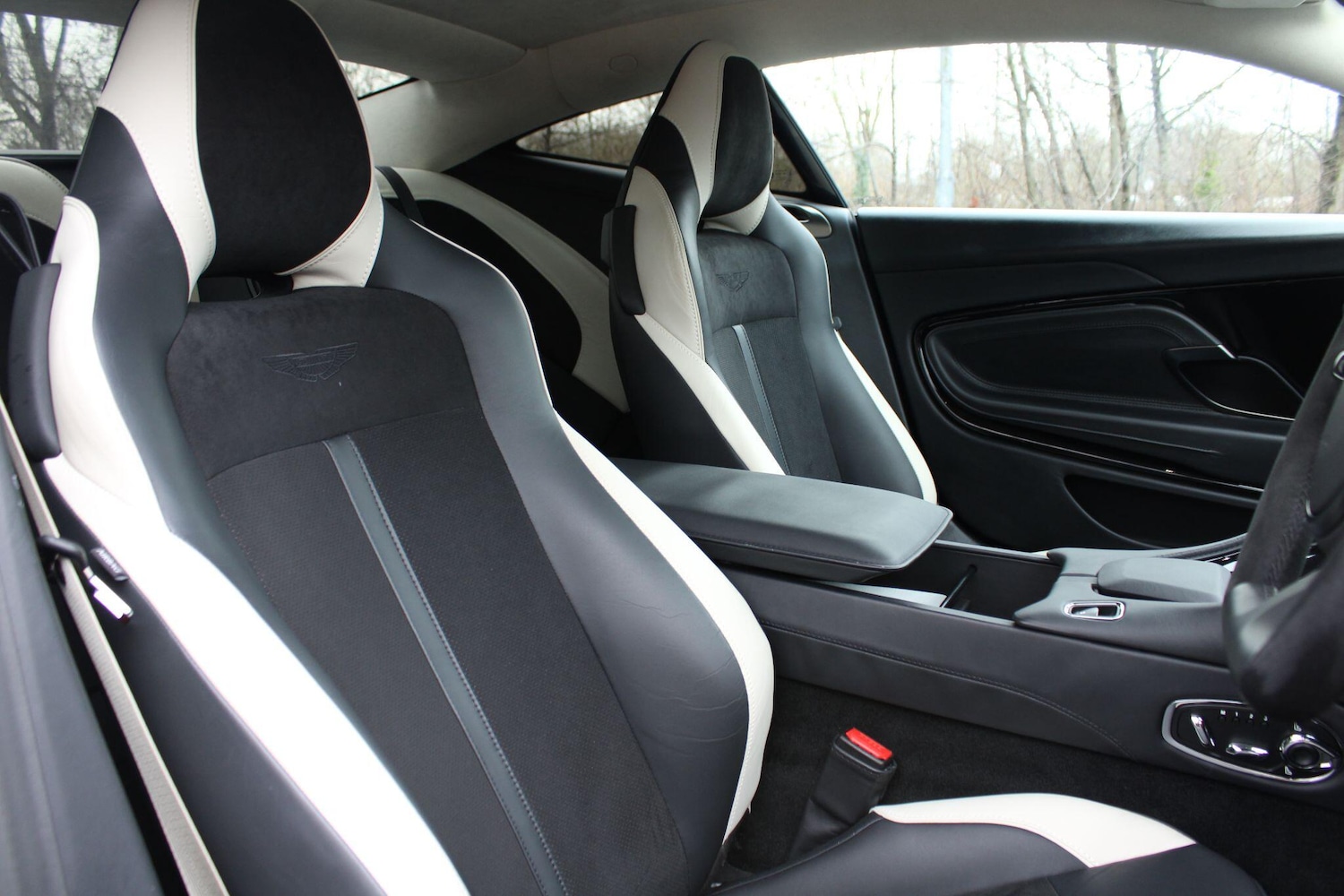 Used Aston Martin DB11 2023 for sale - 77478642: Photo 11