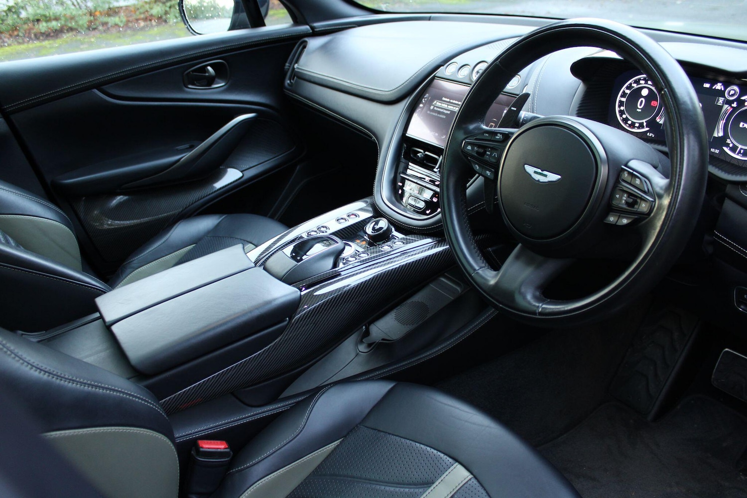Used Aston Martin DBX 2023 for sale - 76666762: Photo 3