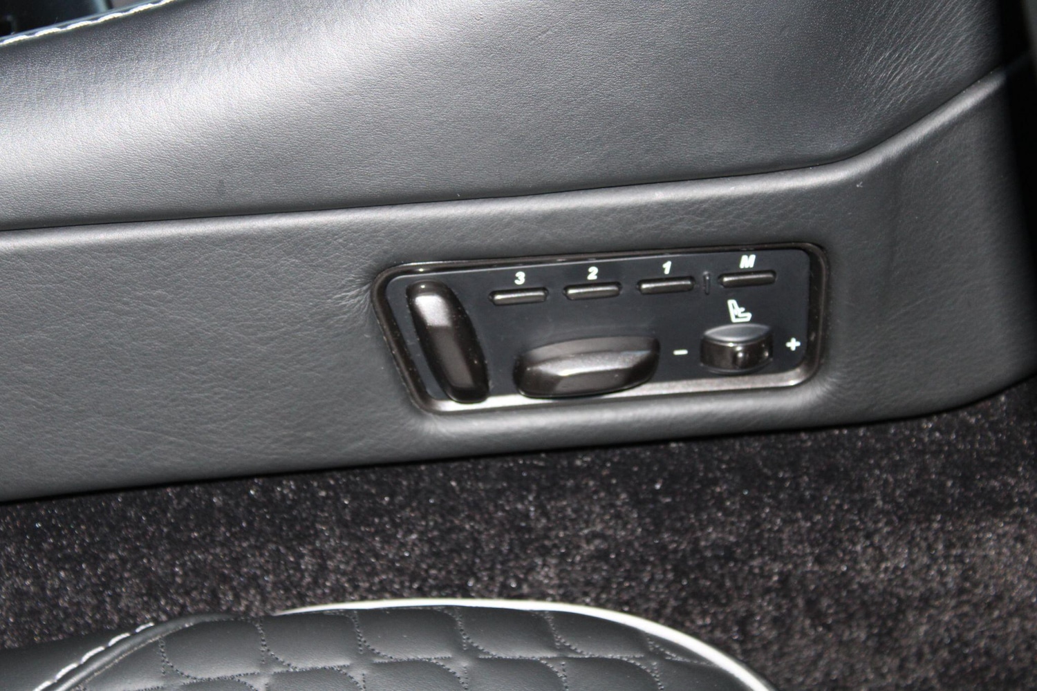 Used Aston Martin Vanquish for sale - 76825220: Photo 17