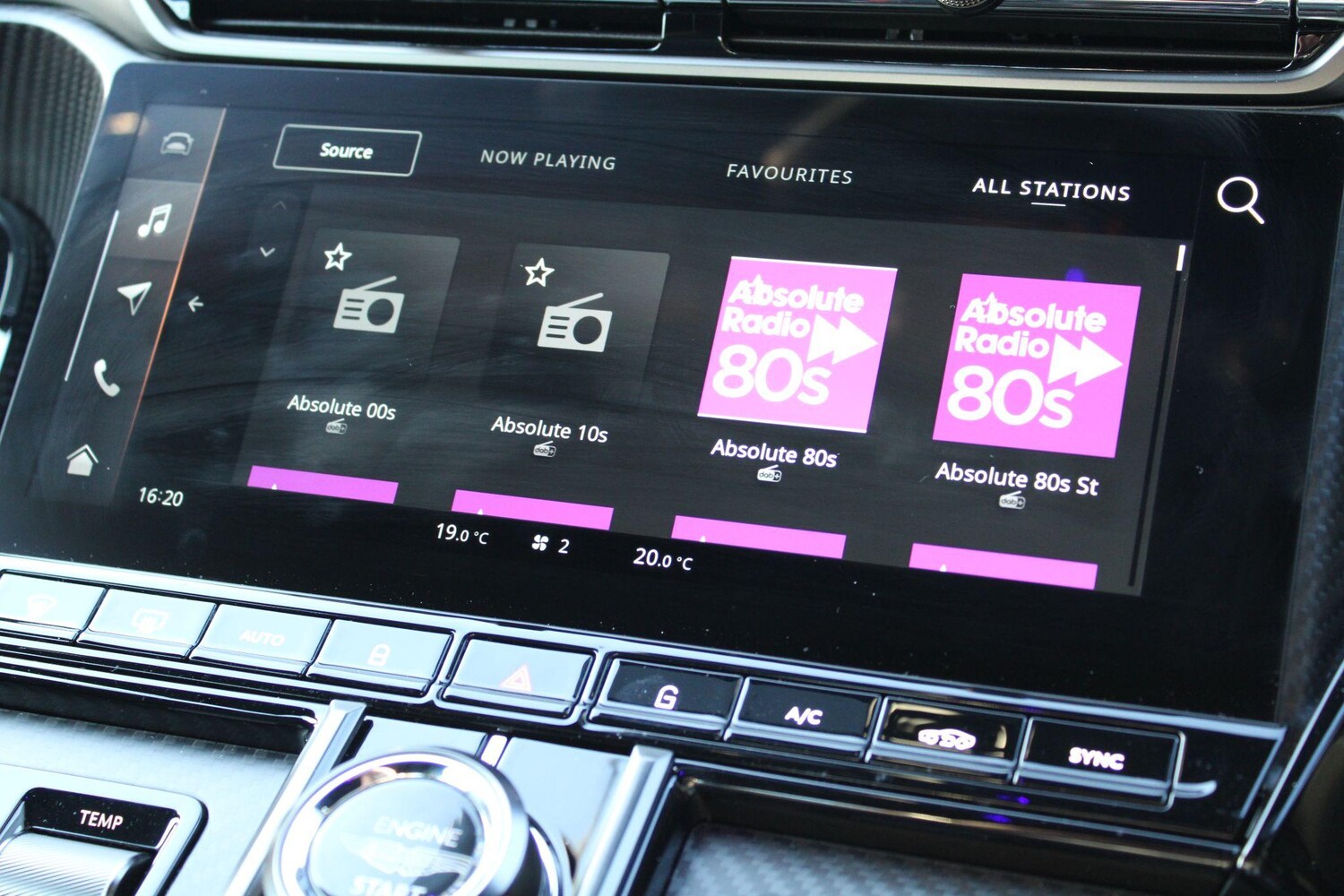 Used Aston Martin Vantage for sale - 76995172: Photo 30