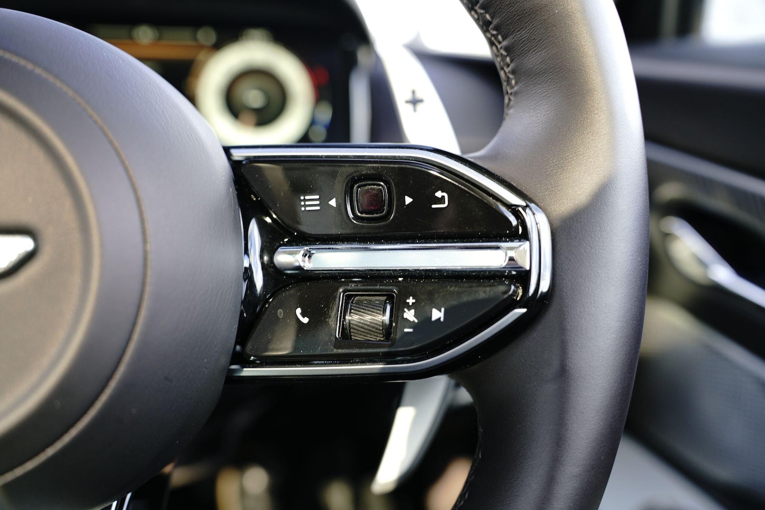 Used Aston Martin V8 2025 for sale - 78148355: Photo 15