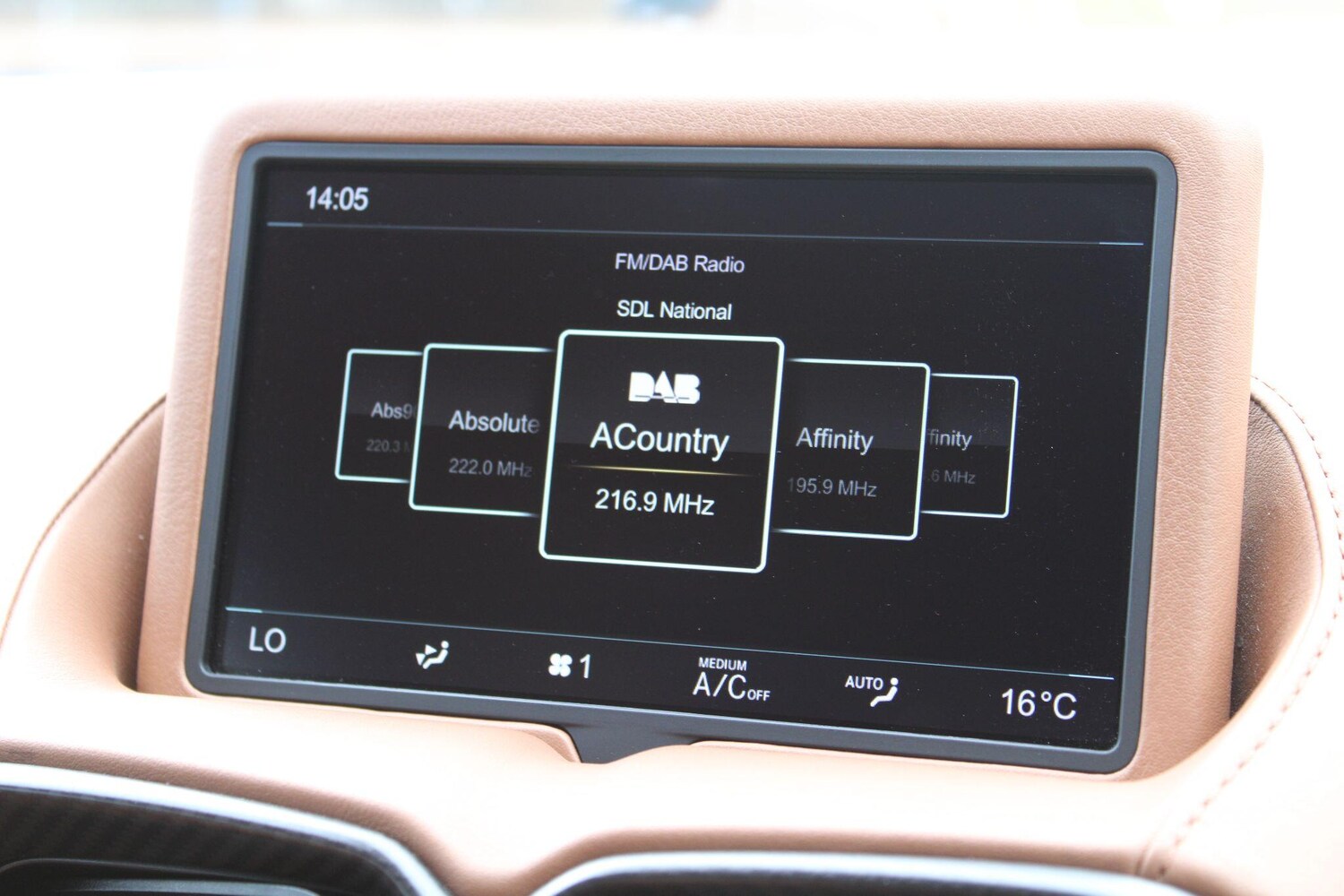 Used Aston Martin Vantage for sale - 77709644: Photo 25