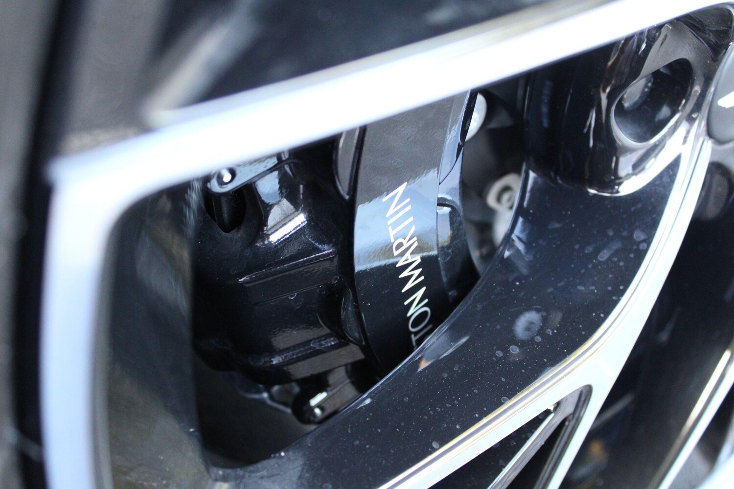 Used Aston Martin DBX 2025 for sale - 76226770: Photo 24