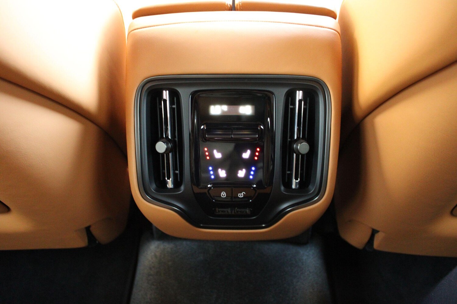 Used Aston Martin DBX 2025 for sale - 76226770: Photo 31