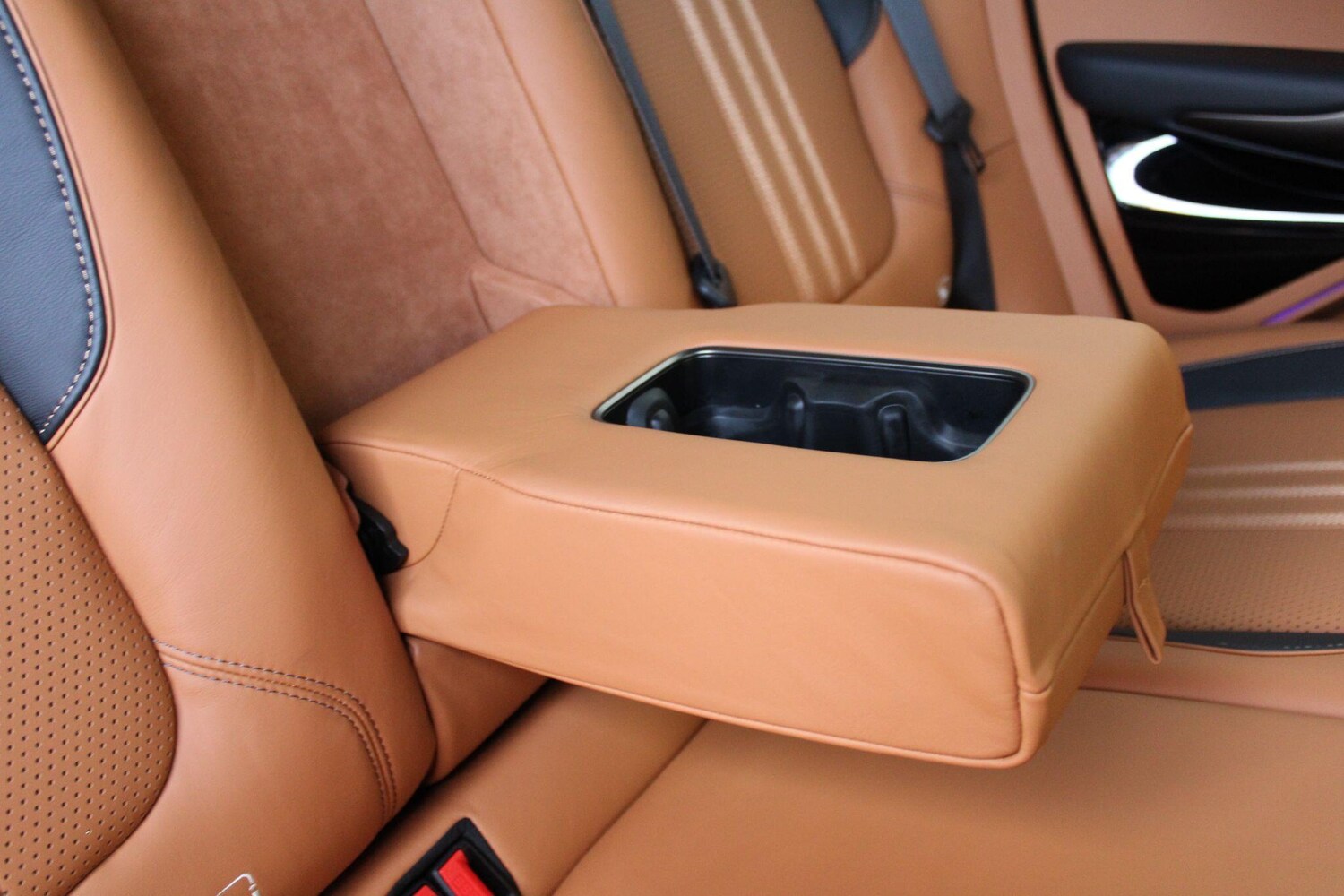 Used Aston Martin DBX 2025 for sale - 76226770: Photo 37