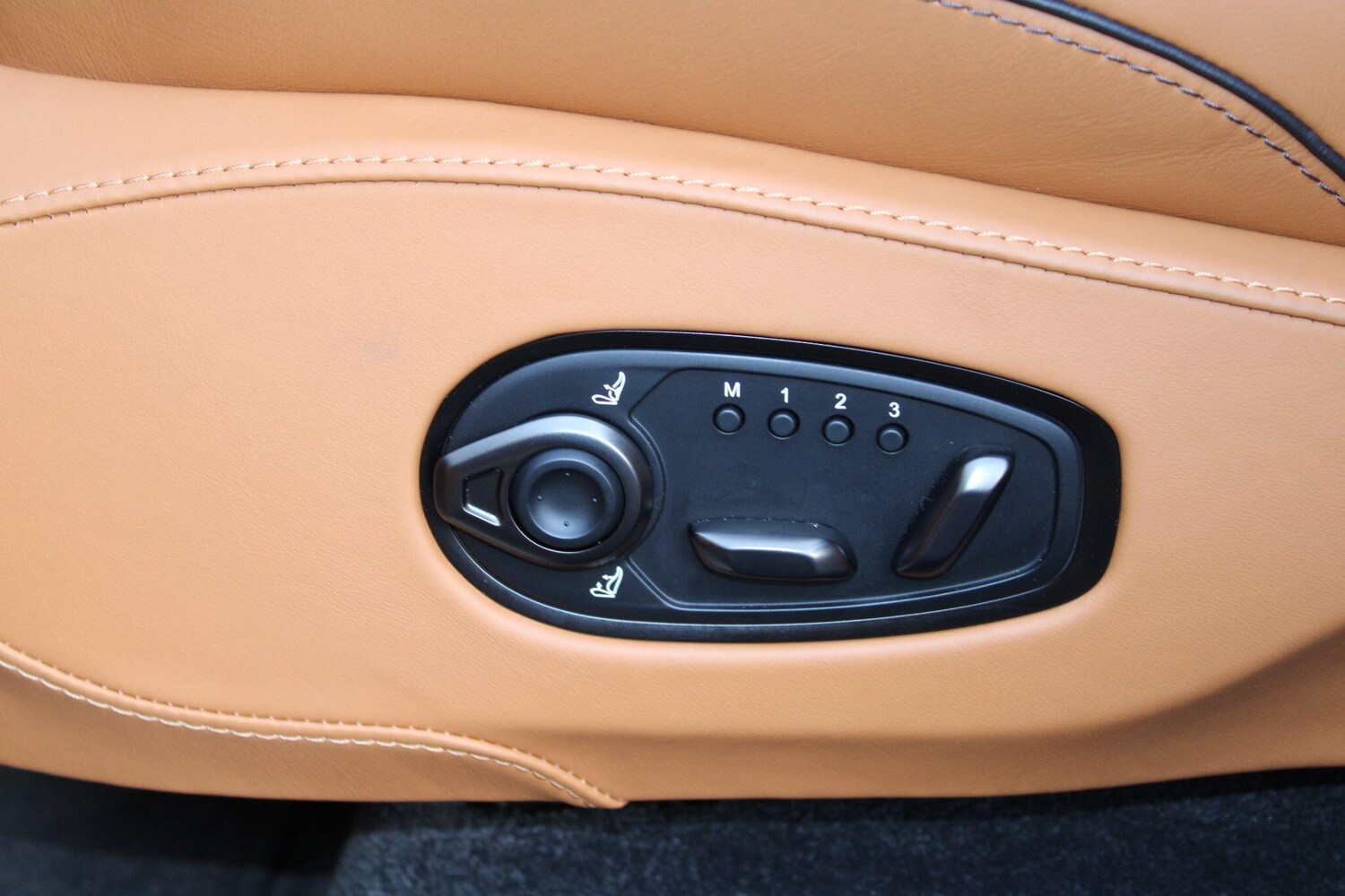 Used Aston Martin DBX 2025 for sale - 76226770: Photo 38