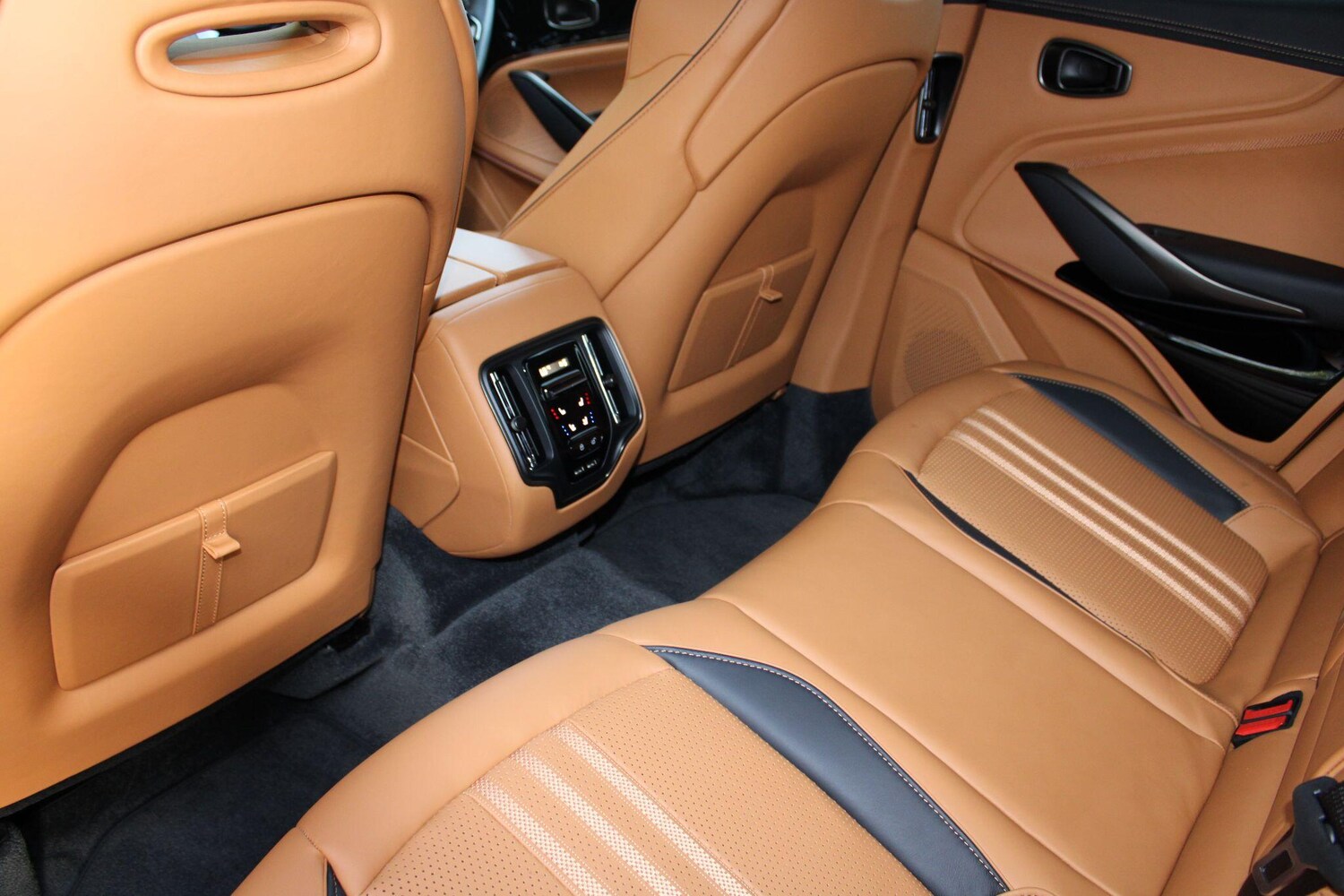 Used Aston Martin DBX 2025 for sale - 76226770: Photo 39