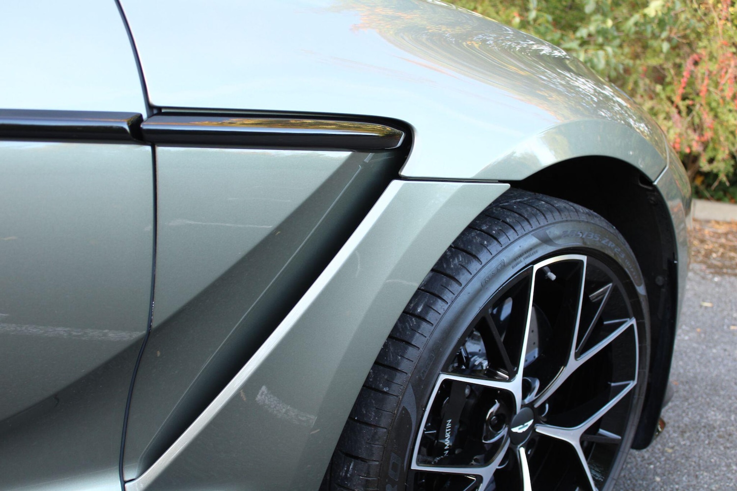 Used Aston Martin DBX 2025 for sale - 76226770: Photo 9