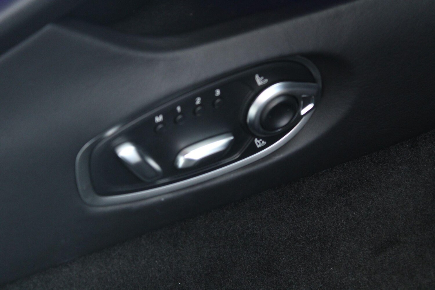 Used Aston Martin V8 for sale - 77883374: Photo 21