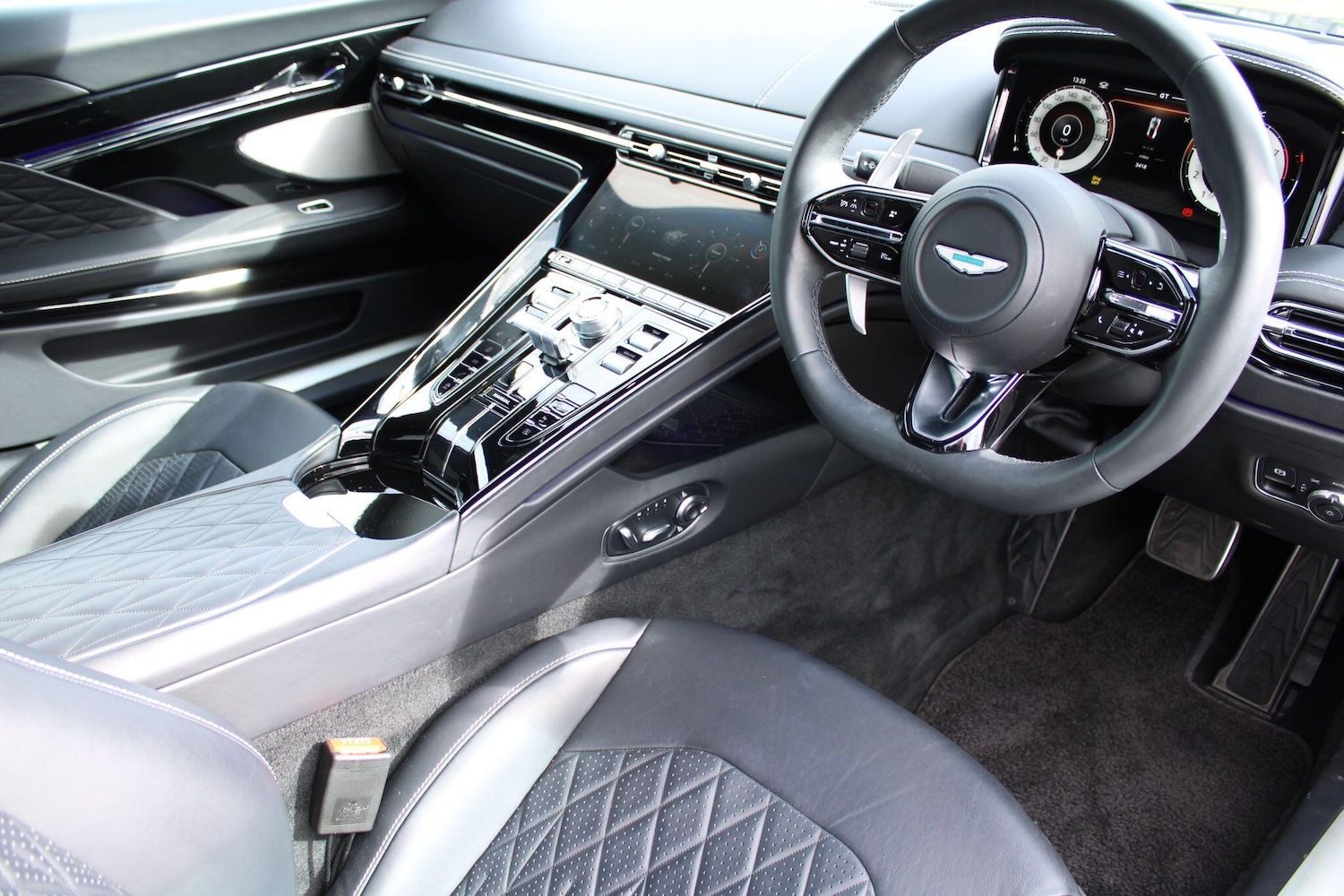 Used Aston Martin V8 for sale - 77883374: Photo 3