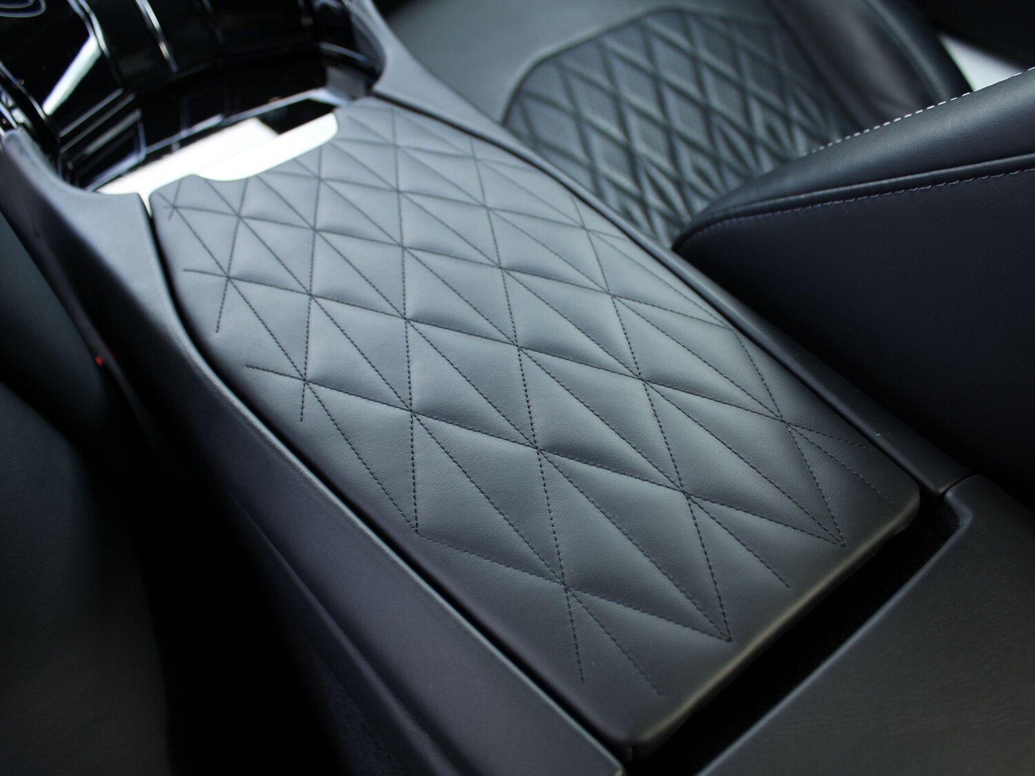 Used Aston Martin V8 for sale - 77883374: Photo 31