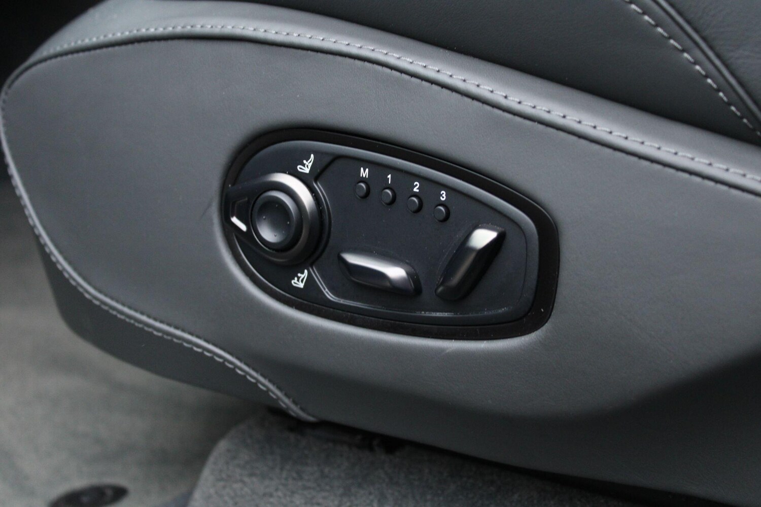 Used Aston Martin DBX for sale - 77854164: Photo 19