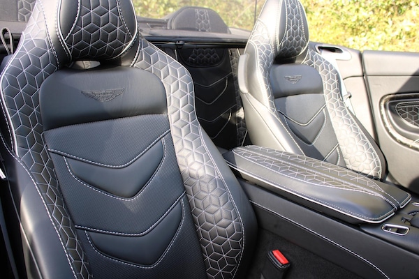 Used Aston Martin DBS 2019 for sale - 76247873: Photo 12