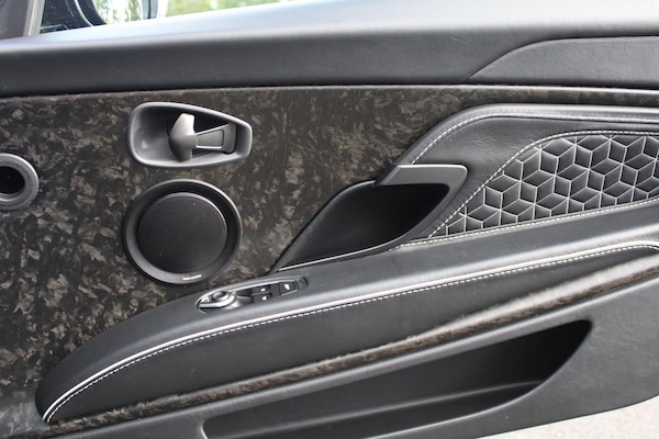 Used Aston Martin DBS 2019 for sale - 76247873: Photo 22
