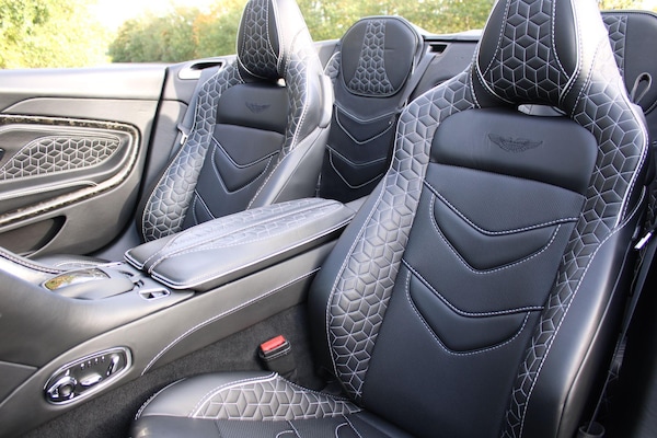 Used Aston Martin DBS 2019 for sale - 76247873: Photo 25