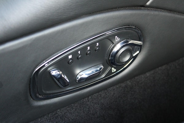 Used Aston Martin DBS 2019 for sale - 76247873: Photo 31