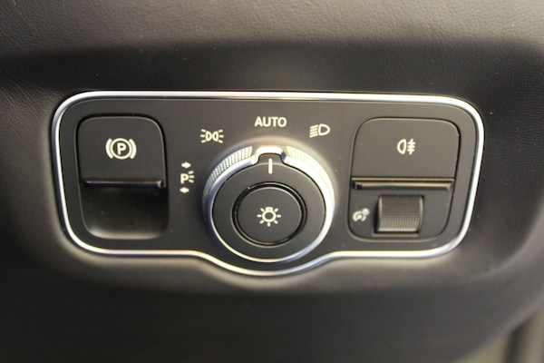 Used Aston Martin DBS 2019 for sale - 76247873: Photo 35