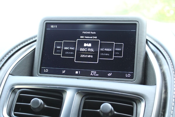 Used Aston Martin DBS 2019 for sale - 76247873: Photo 38