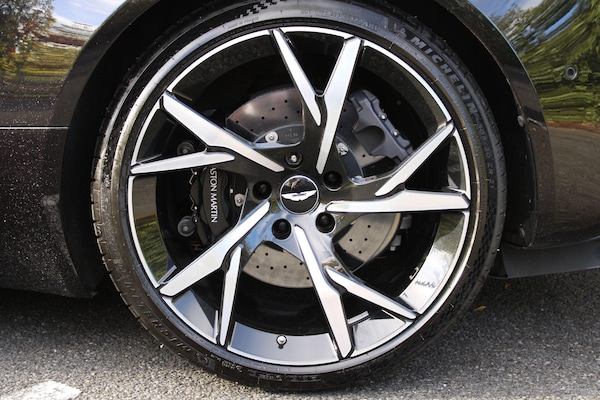Used Aston Martin DBS 2019 for sale - 76247873: Photo 4