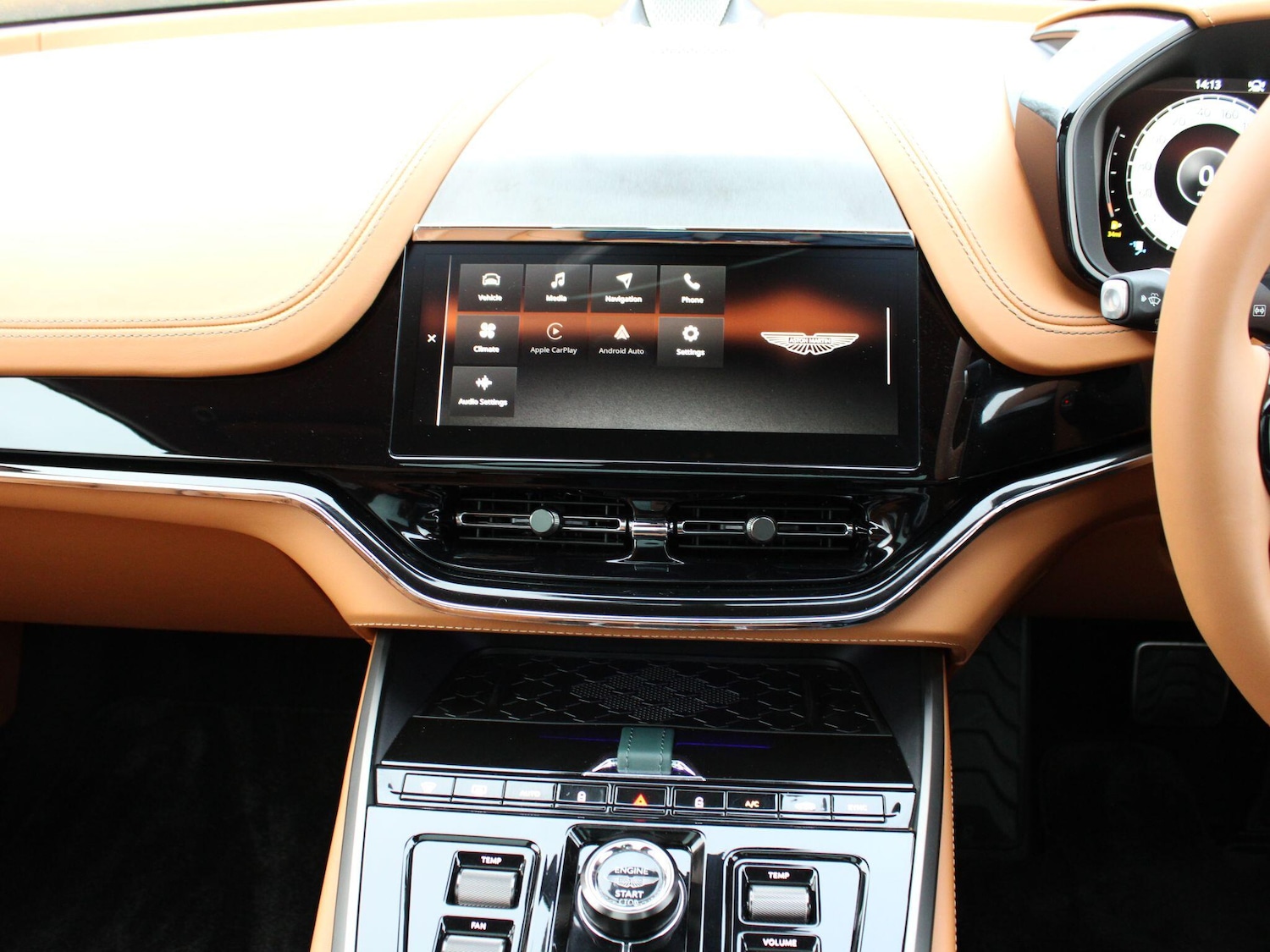 Used Aston Martin DBX 2025 for sale - 77067021: Photo 10