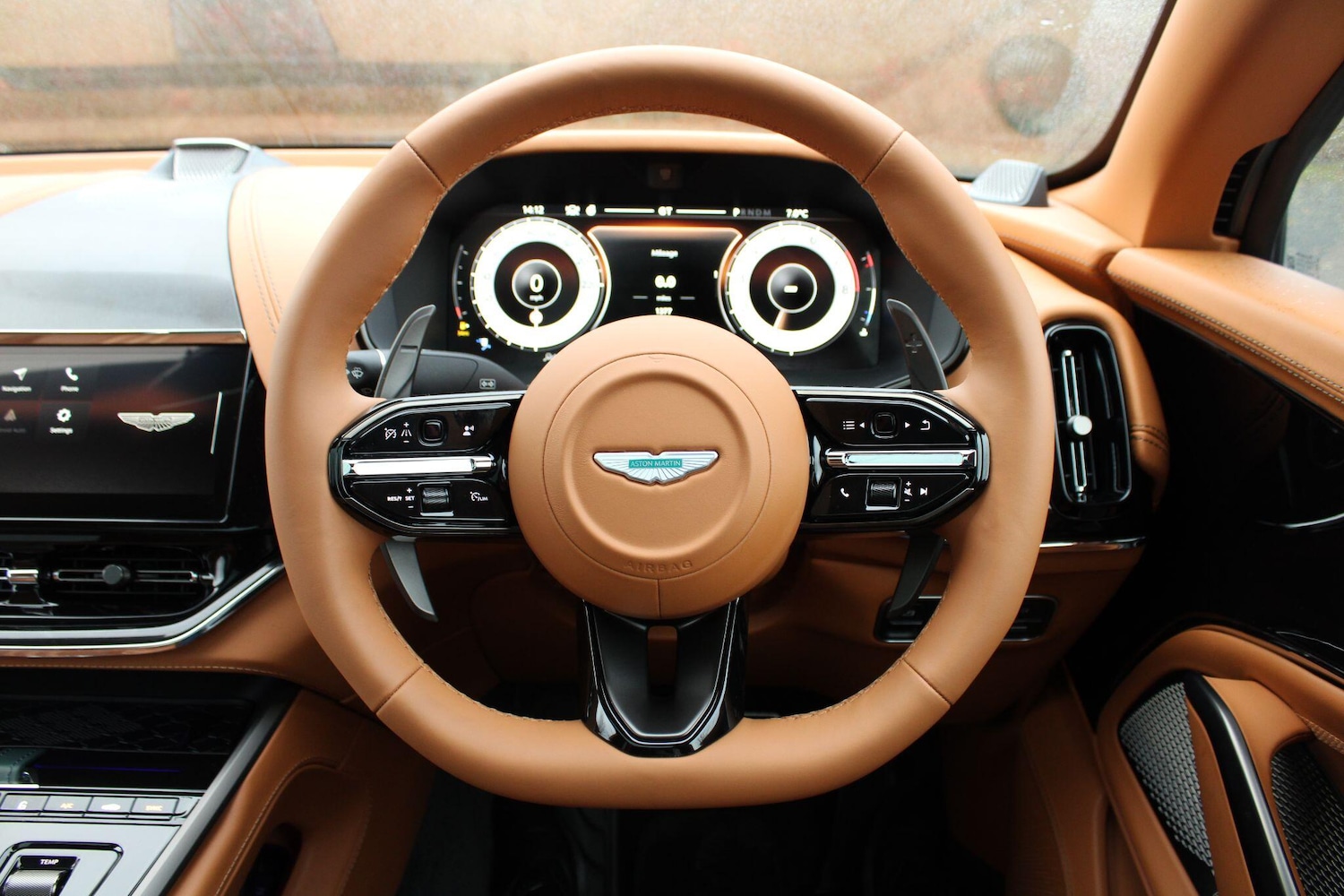 Used Aston Martin DBX 2025 for sale - 77067021: Photo 11