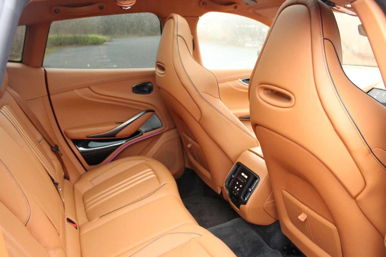 Used Aston Martin DBX 2025 for sale - 77067021: Photo 19