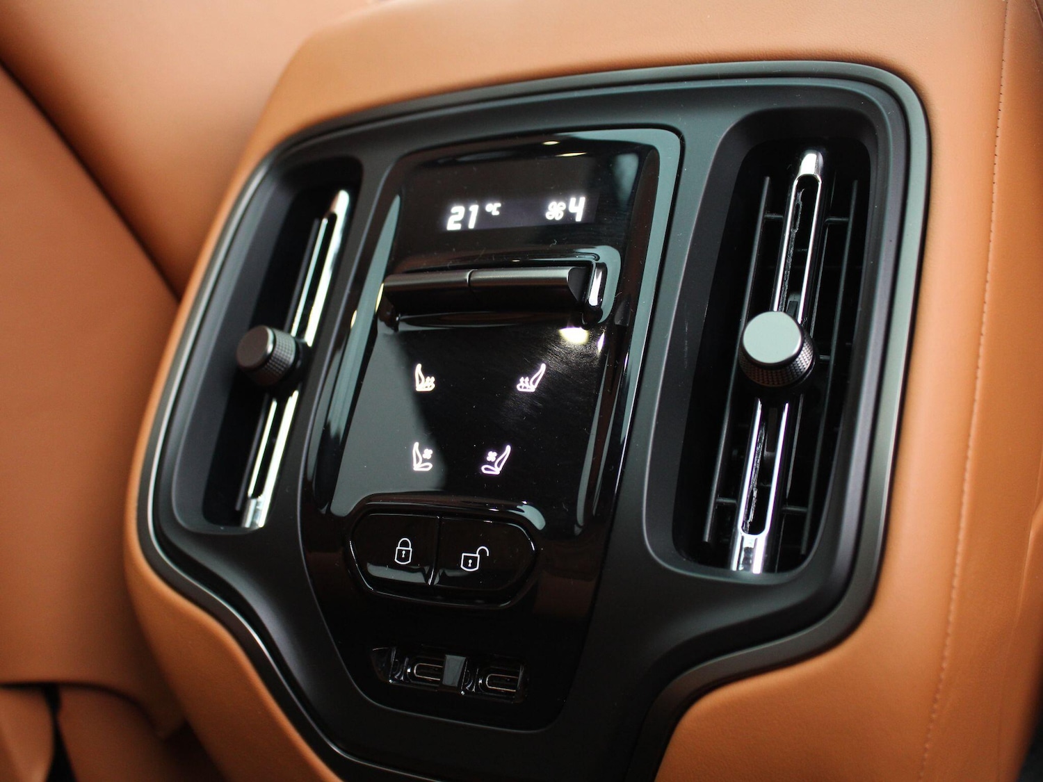 Used Aston Martin DBX 2025 for sale - 77067021: Photo 22