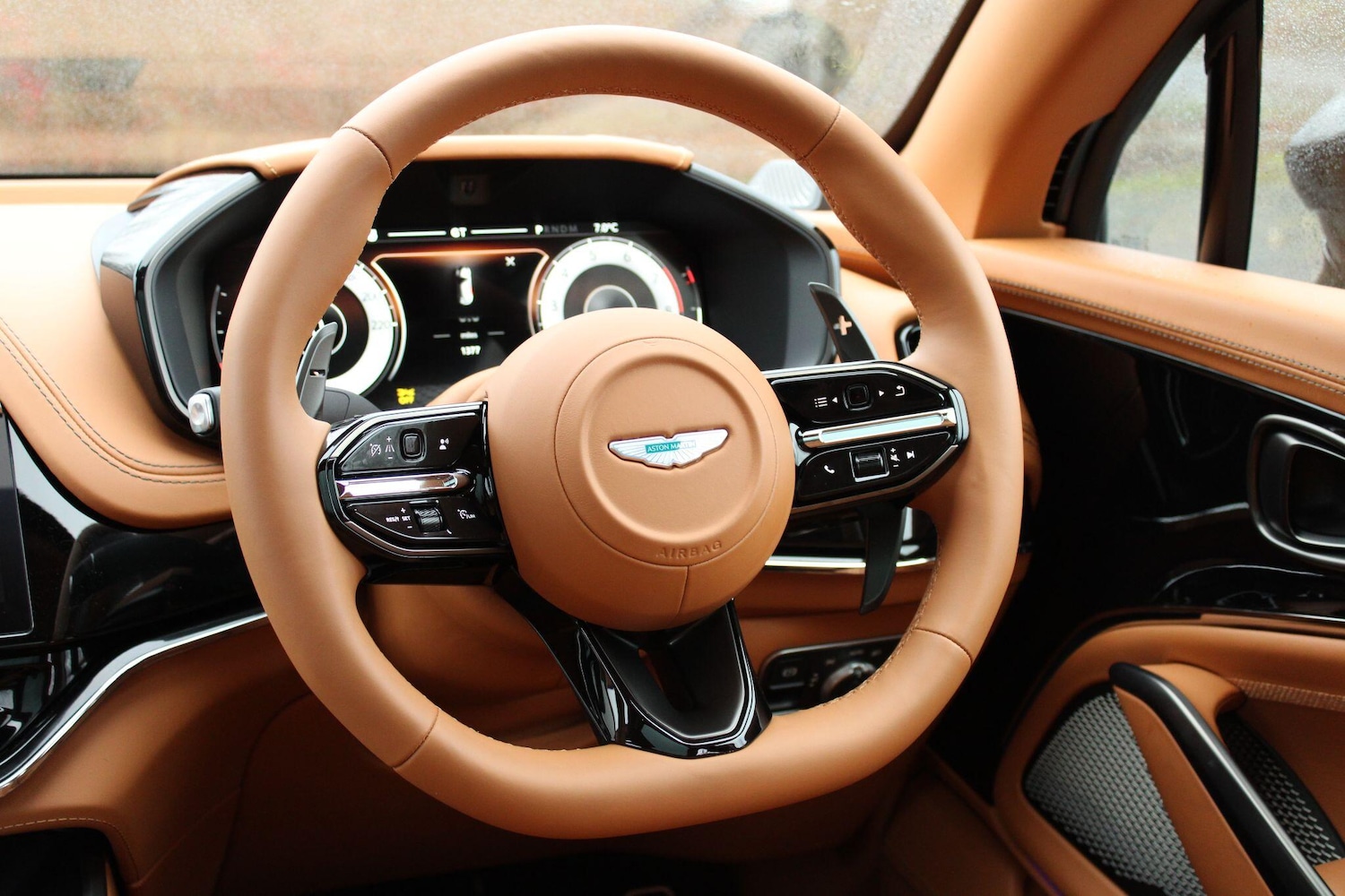 Used Aston Martin DBX 2025 for sale - 77067021: Photo 28