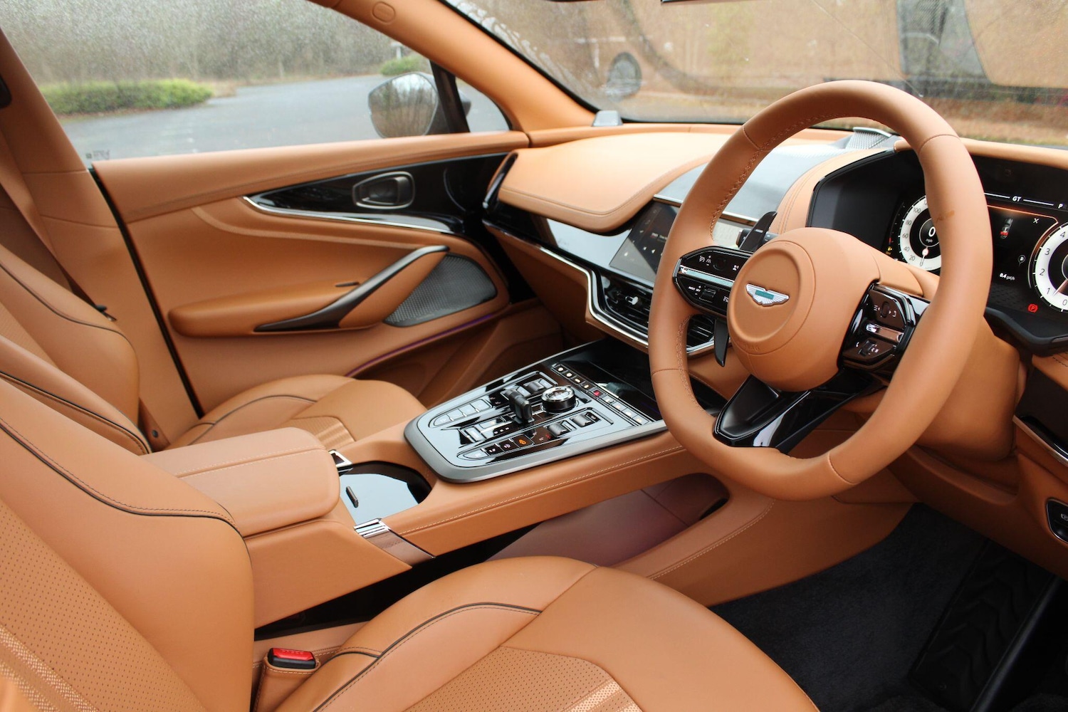 Used Aston Martin DBX 2025 for sale - 77067021: Photo 3