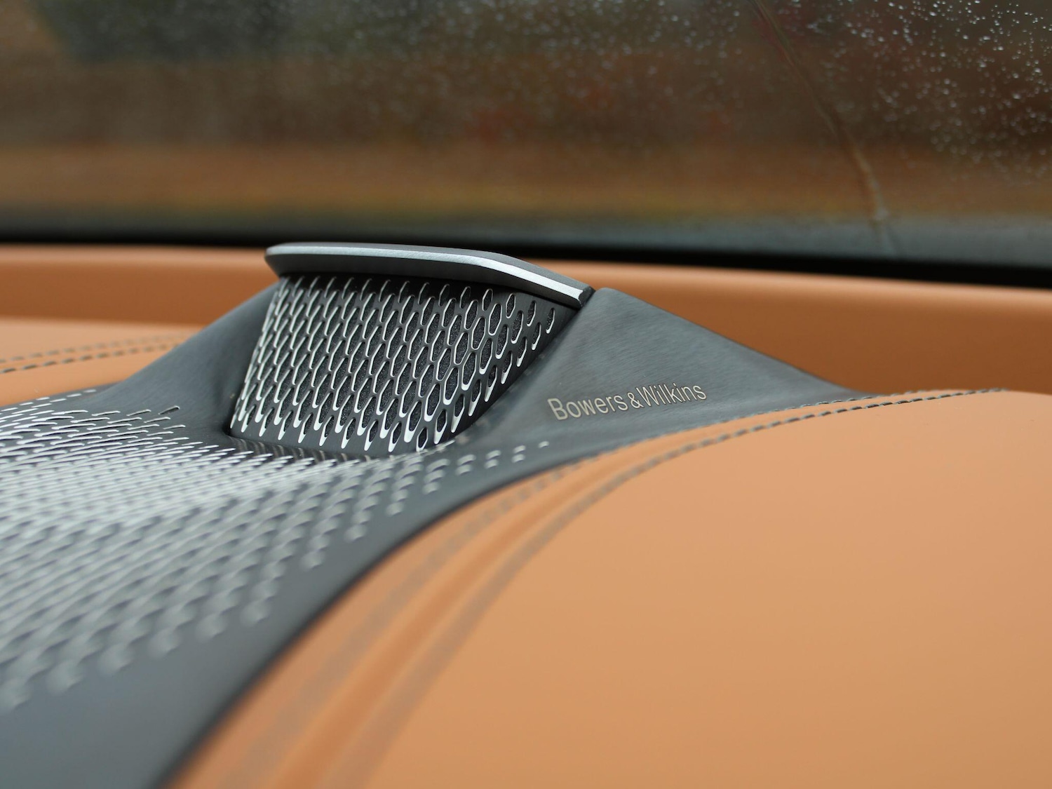 Used Aston Martin DBX 2025 for sale - 77067021: Photo 31