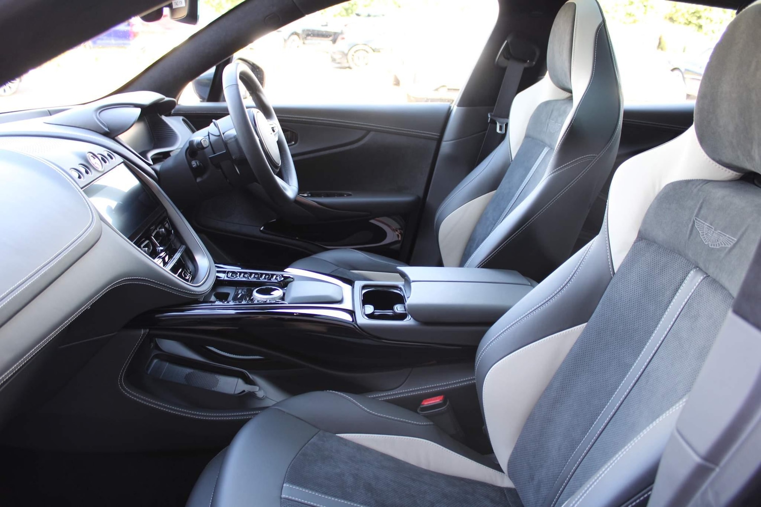 Used Aston Martin DBX for sale - 76440554: Photo 24