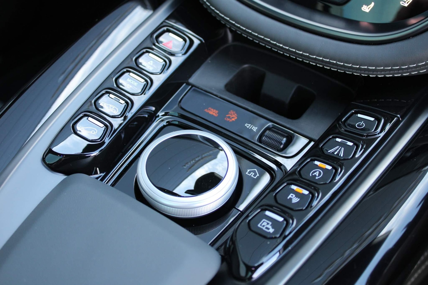 Used Aston Martin DBX for sale - 76440554: Photo 25