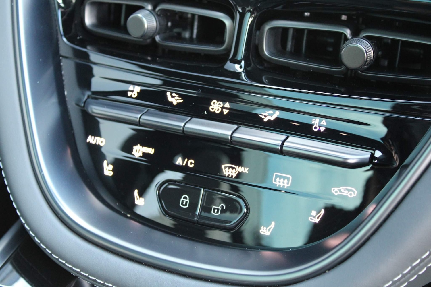 Used Aston Martin DBX for sale - 76440554: Photo 26