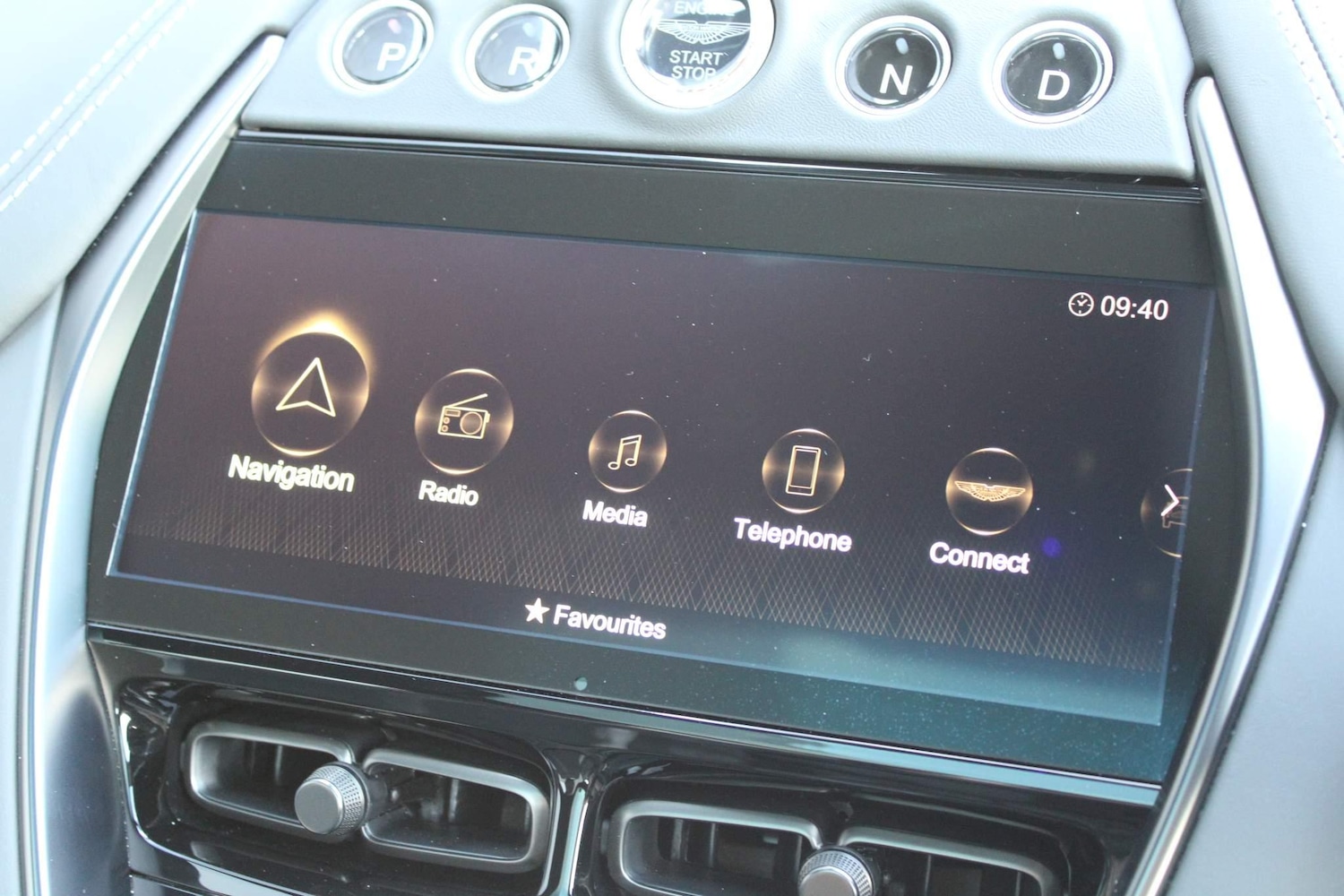 Used Aston Martin DBX for sale - 76440554: Photo 28