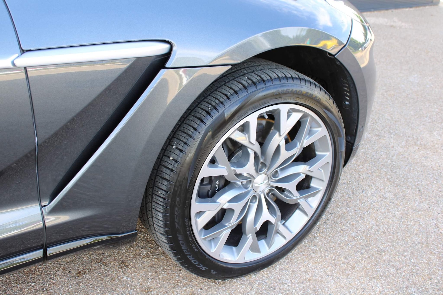 Used Aston Martin DBX for sale - 76440554: Photo 9