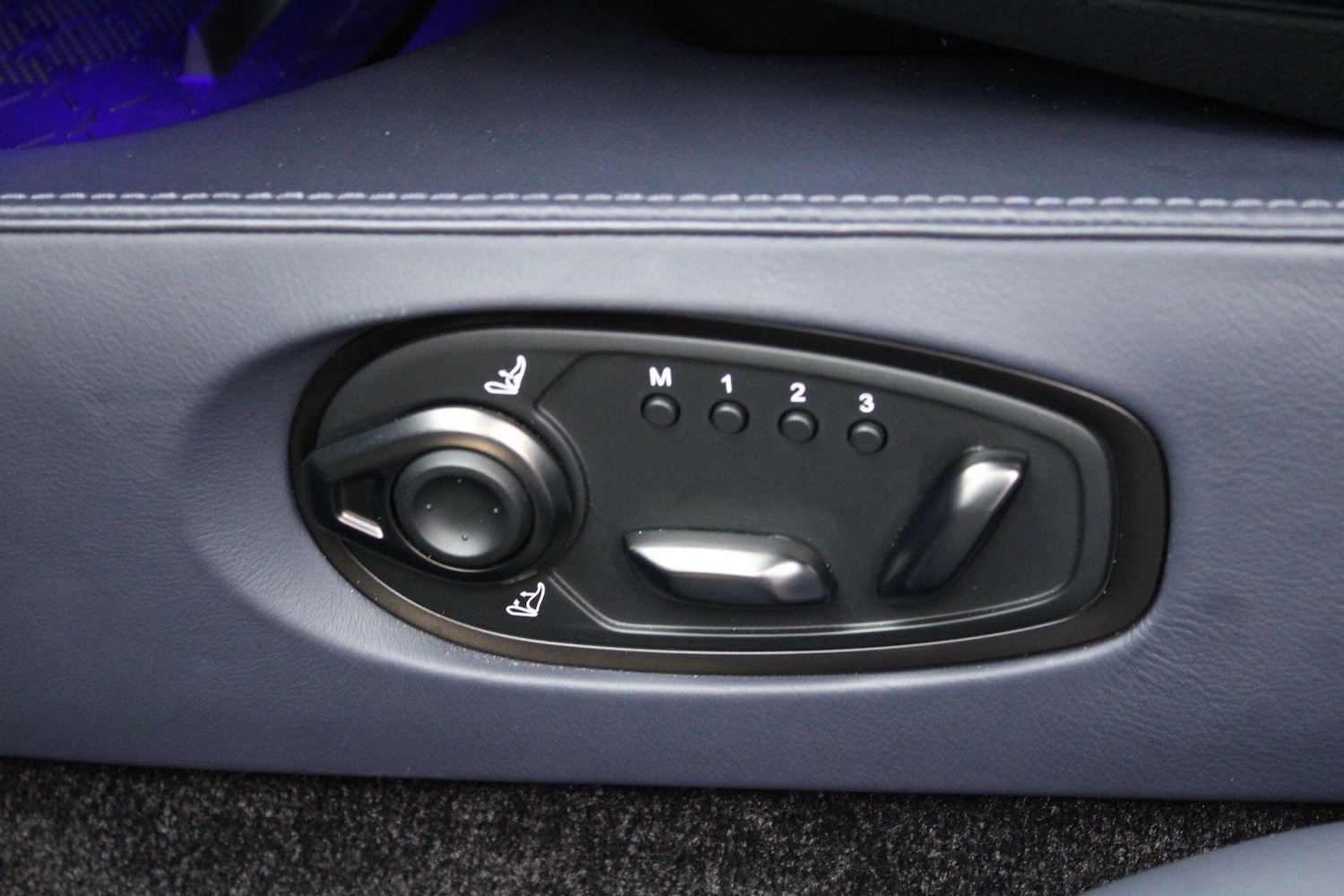 Used Aston Martin Vantage 2025 for sale - 77412341: Photo 18