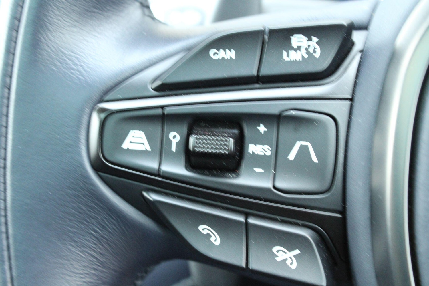 Used Aston Martin DBX for sale - 76336577: Photo 19