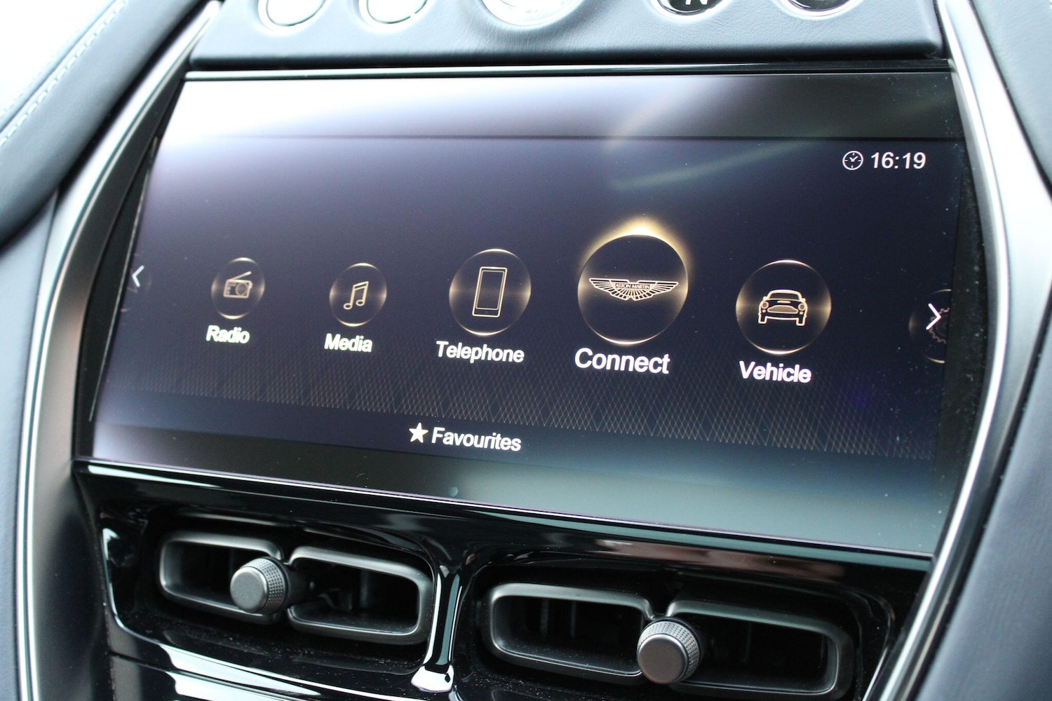 Used Aston Martin DBX for sale - 76336577: Photo 24