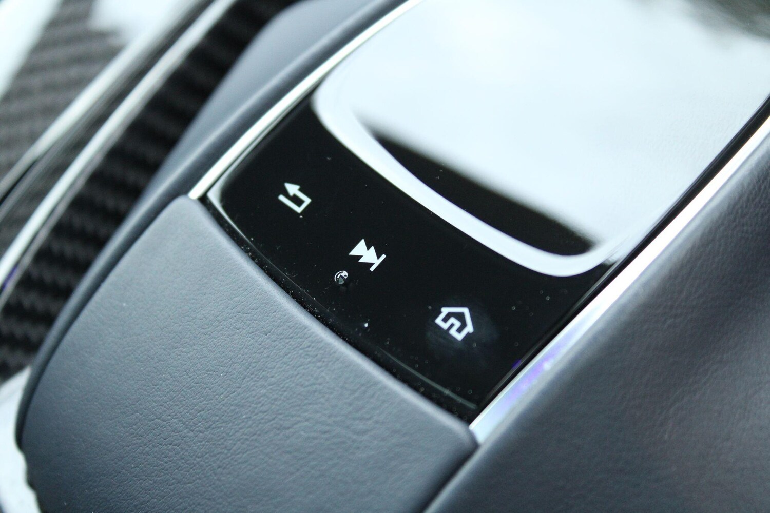 Used Aston Martin DBX for sale - 76336577: Photo 27