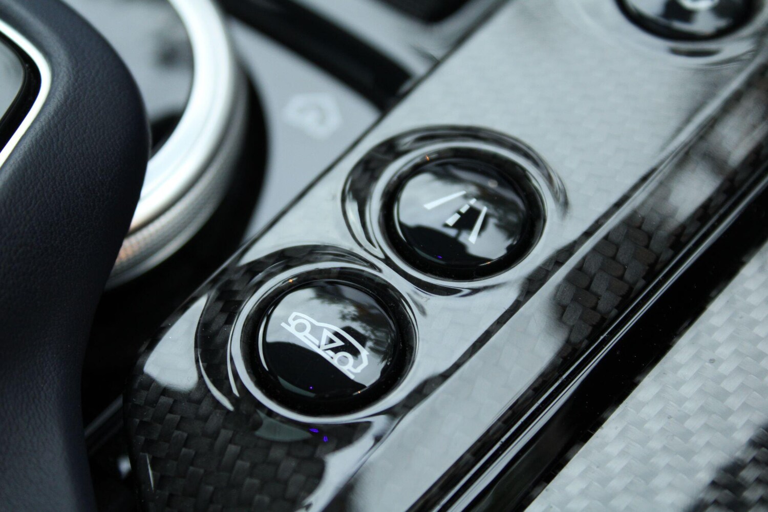 Used Aston Martin DBX for sale - 76336577: Photo 28